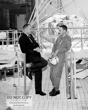 ALAN SHEPARD & GUS GRISSOM MERCURY ASTRONAUTS IN 1960 - 8X10 NASA PHOTO (ZZ-416)