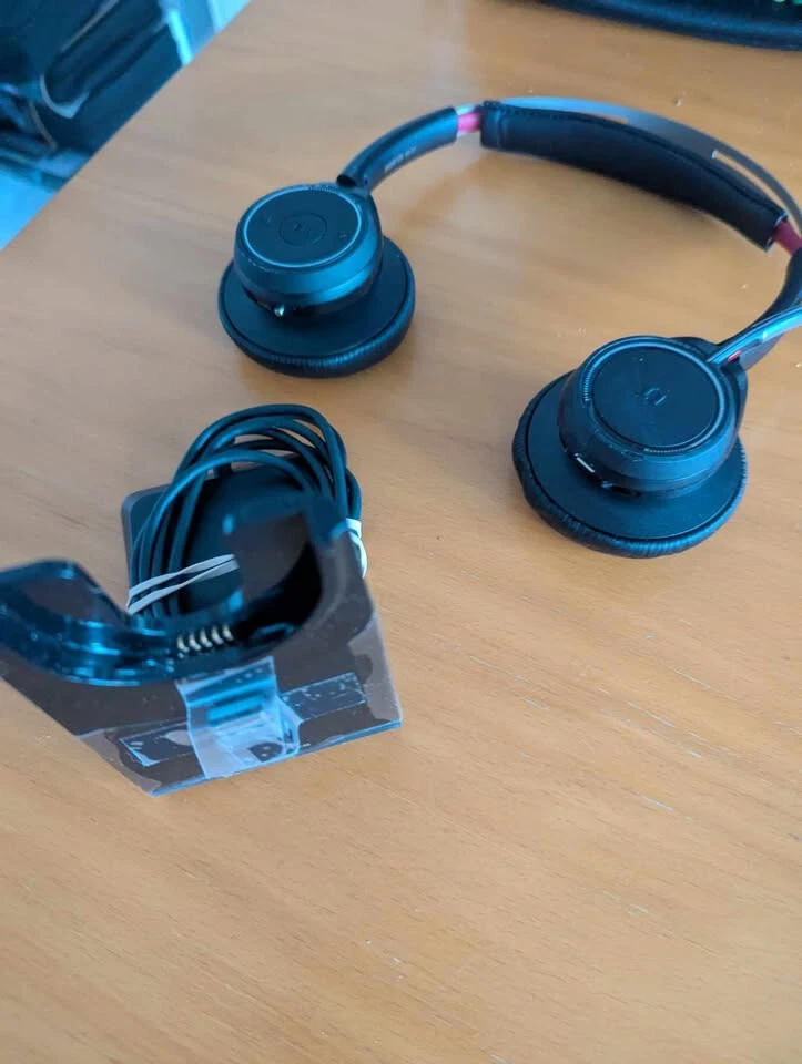 Plantronics - Voyager Focus UC Poly - Auriculares estéreo Bluetooth de doble oreja Foto 2 de 2