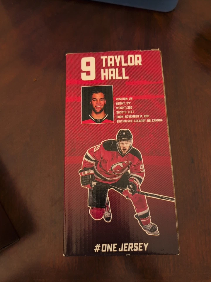 Taylor Hall Bobblehead NJ New Jersey Devils SGA con caja 2016 Carolina Hurricanes Foto 3 de 3