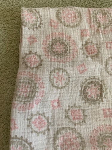 Manta para bebé SwaddleMe blanca marrón rosa círculos geométricos pañales - Imagen 2 de 7