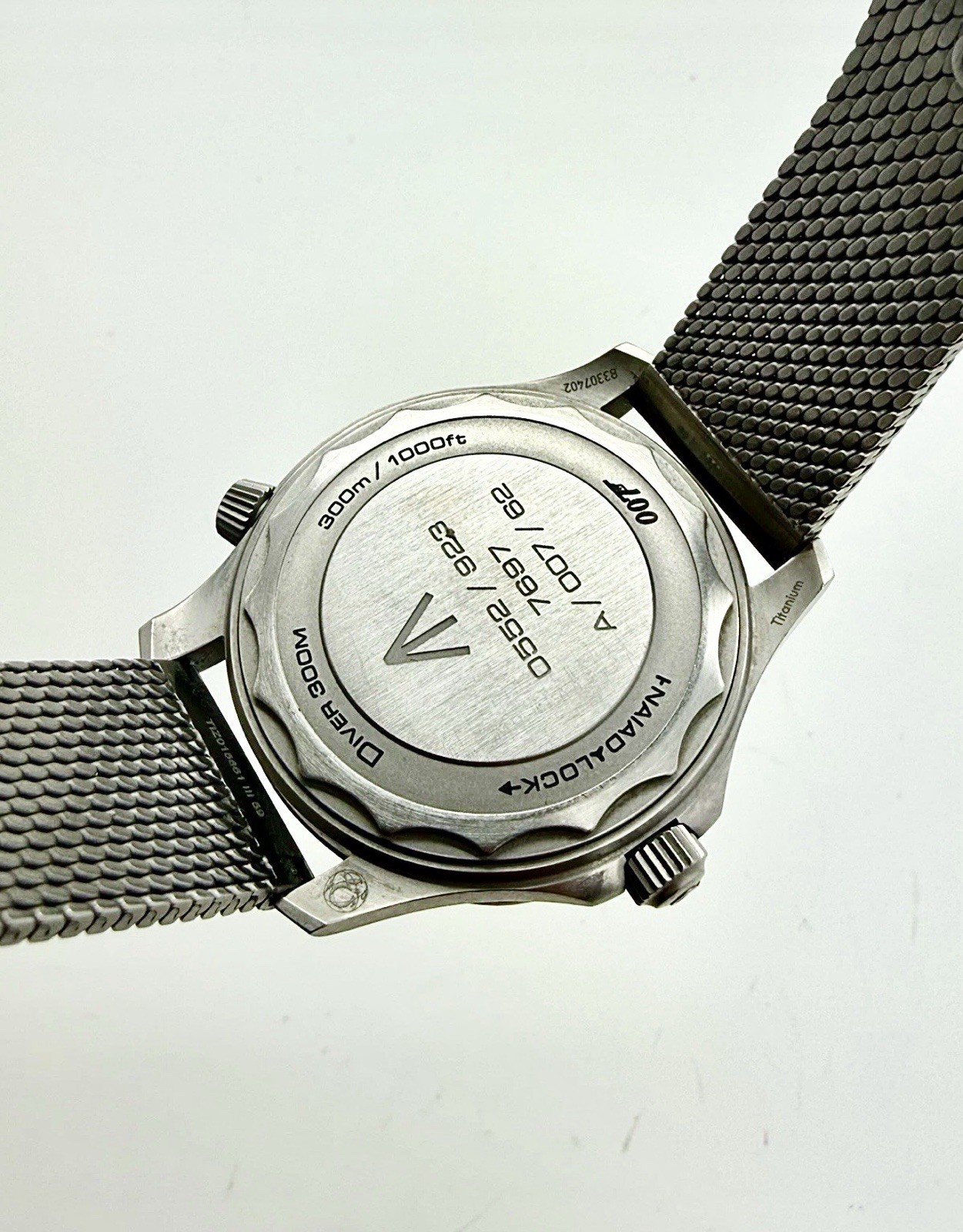 Omega Seamaster Diver 300M 210.90.42.20.01 42mm Titanium 2 Straps James Bond 007 image 10