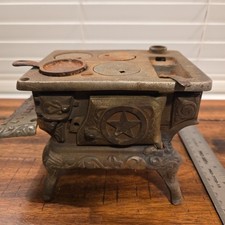 Antique Cast Iron Miniature Stove   Ornate Salesman Sample / Toy Cookstove