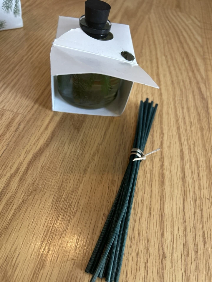 Thymes Fragrance Diffuser New In Box Frazier Fir Scent 118 ml/ 4 Oz Holiday Home - Image 3 of 4