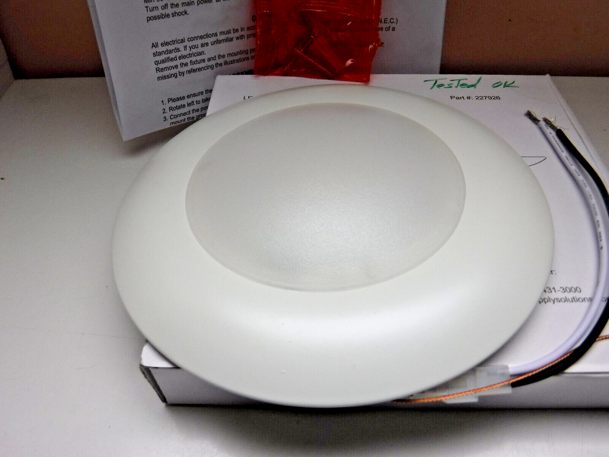 Intertek #227926 LED 15w Surface Mount Fixture 940 Lumens White