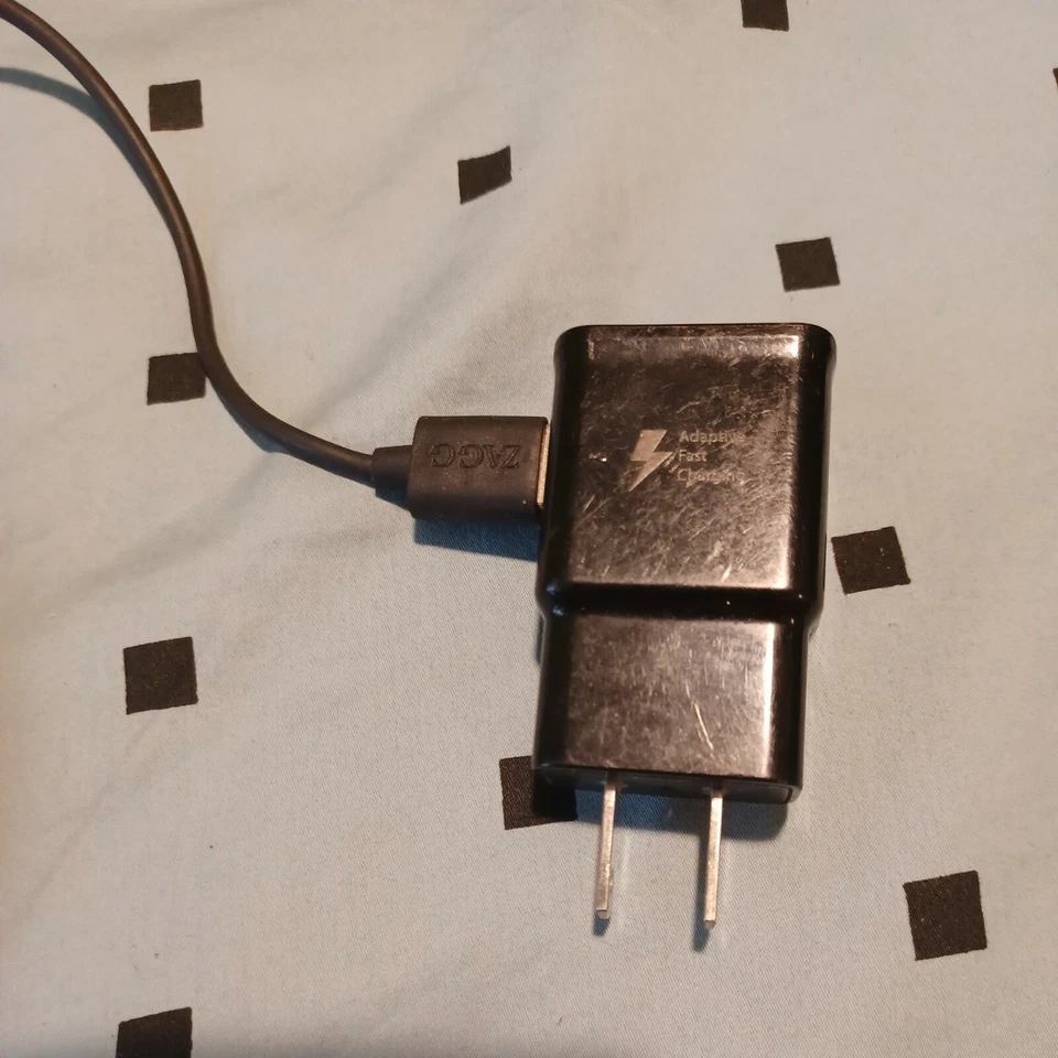 Samsung Galaxy Wireless Charging Pad (EP-PG920I) w/ MicroUSB Charger **USED** - Image 4 of 4