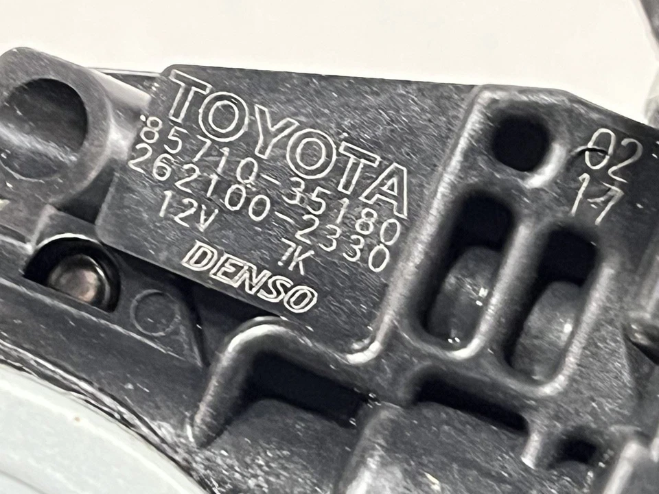 Toyota Prius 2008 lado del pasajero derecho puerta delantera o trasera ventana regulador motor Foto 4 de 4