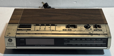 General Electric Company AM/FM GE Electronic Digital Clock Radio Model 7-4634B