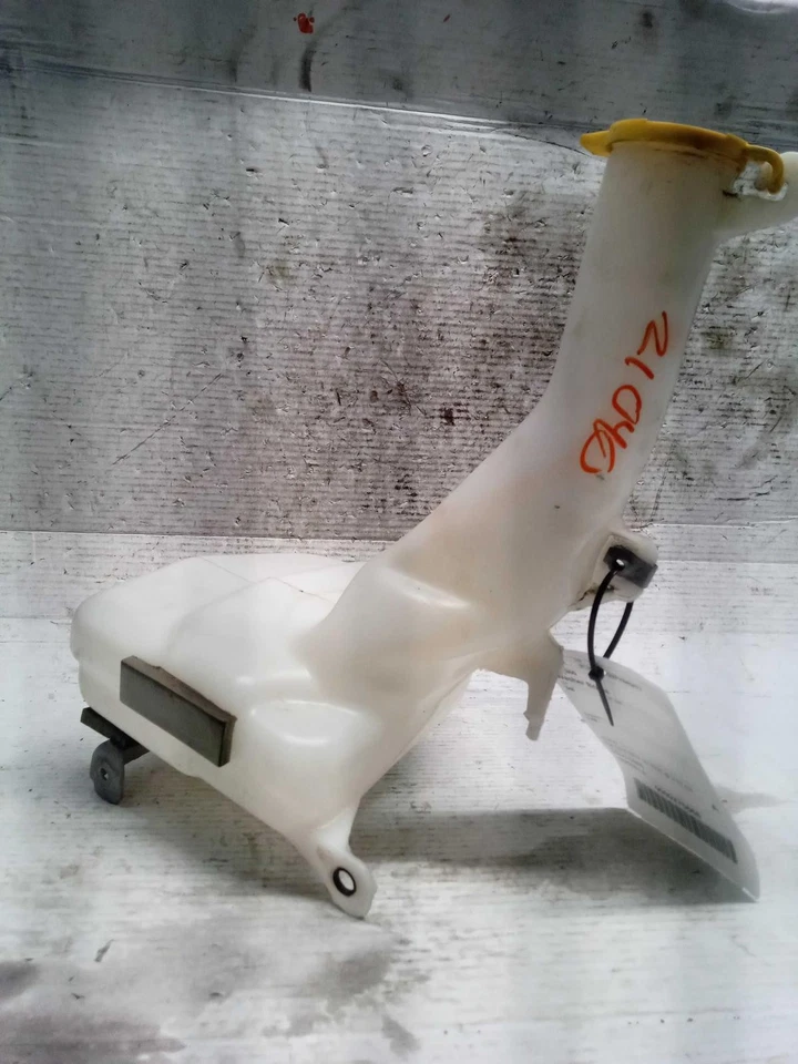 2015 CHRYSLER 300 Washer Fluid Reservoir OEM Black 3.6L 123K Miles Foto 2 de 4