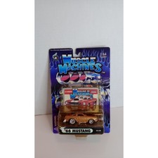 2001 Muscle Machines 1:64 '66 Mustang Gold Diecast Model 02-48