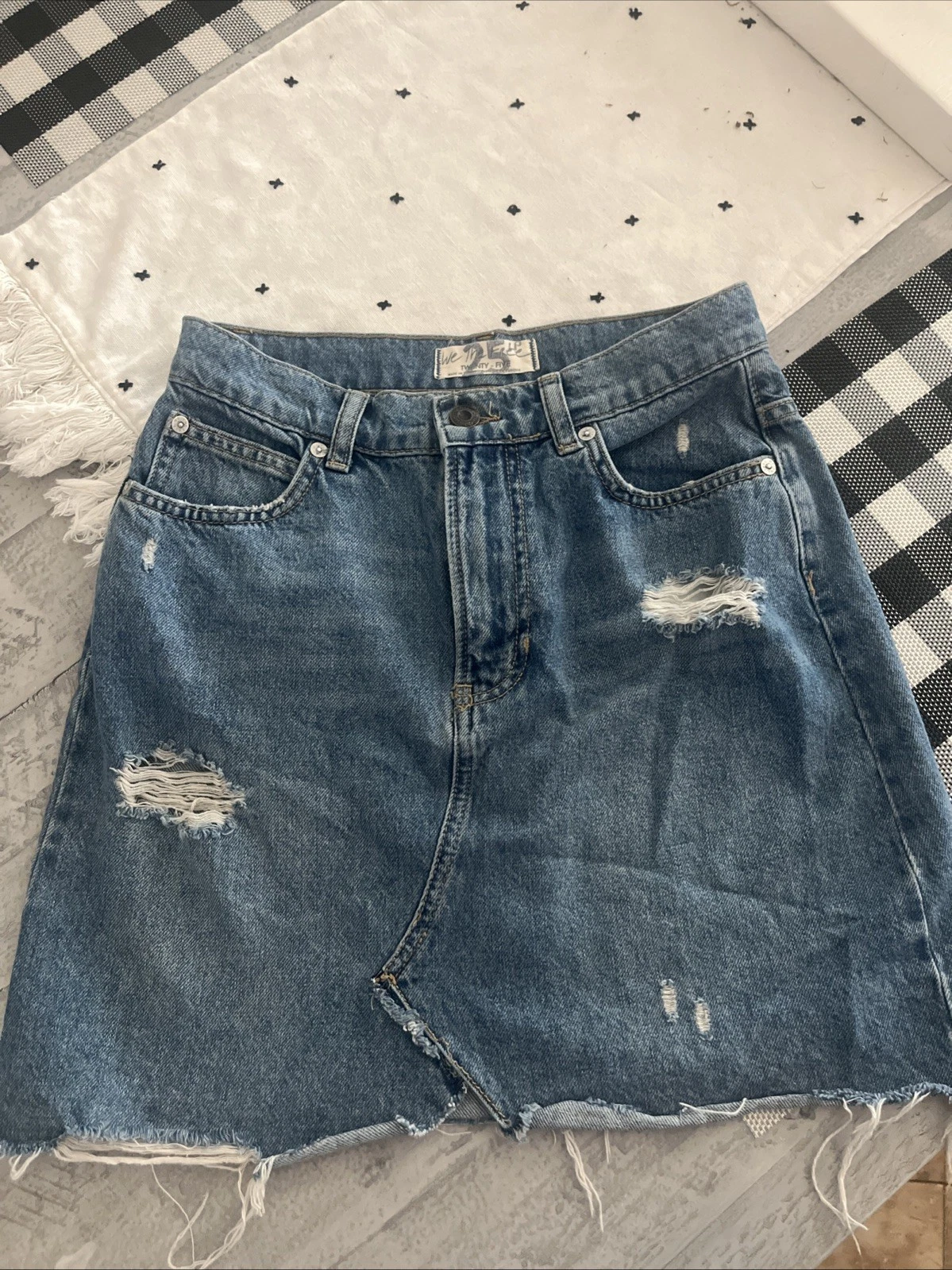 Free People We The Free Denim Mini Skirt with Raw Hem Size 25 Medium Wash EUC