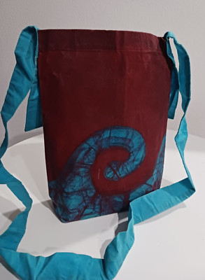 Ecological shoulder bag painted with natural colors