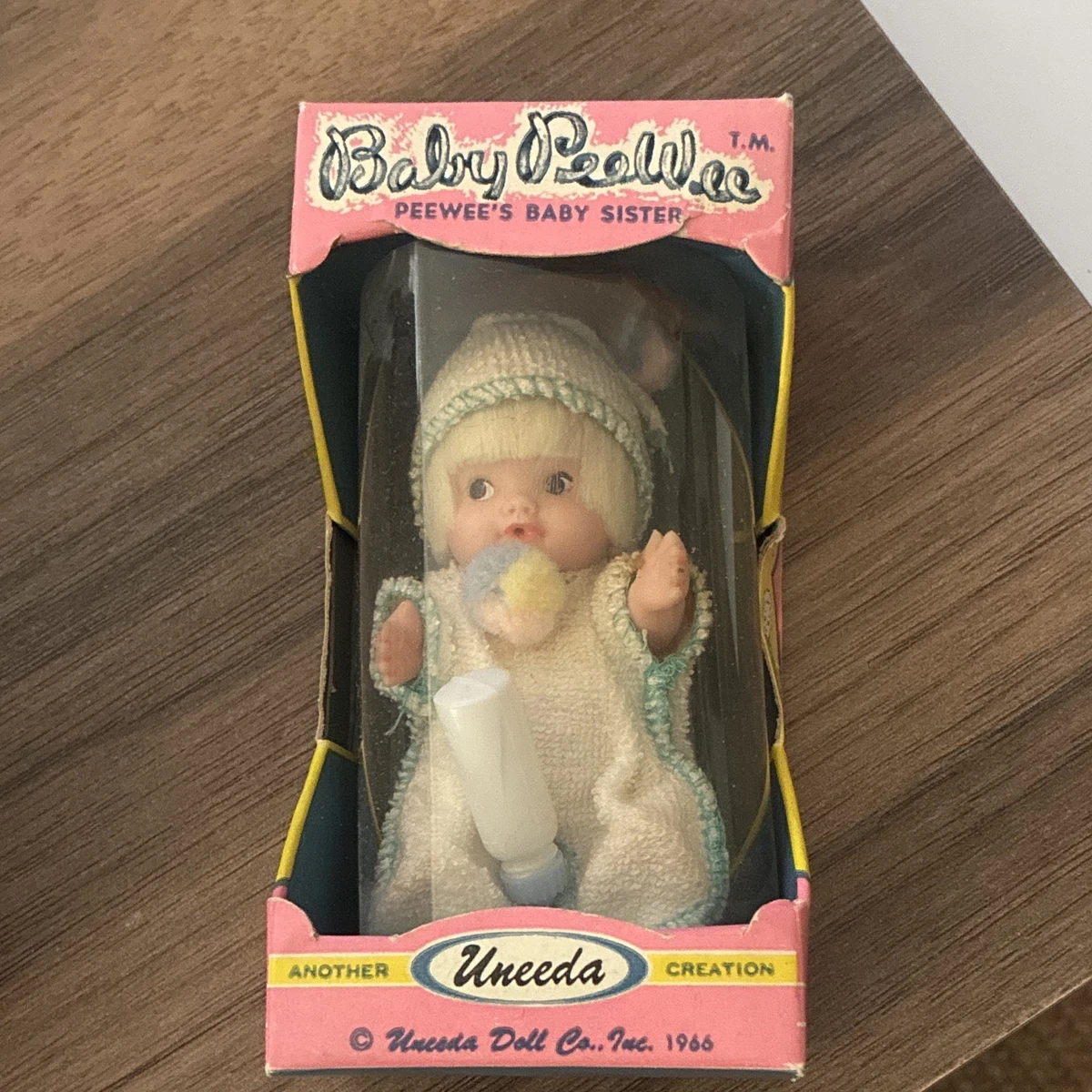 Muñeca bebé Uneda Peewee 5016 ""Peewee's Baby Sister"" años 1960