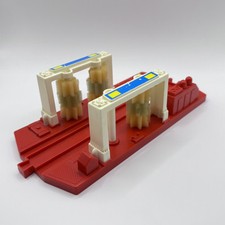 TOMY TOMICA TRACKMASTER Train Wash Vintage Track Piece Railway Red