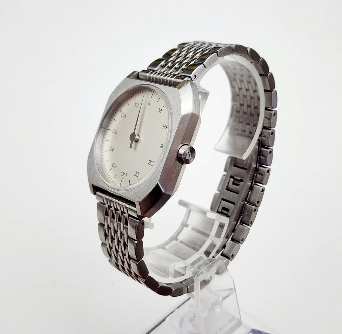 Slow Jo 01 スイス製 オールシルバー 腕時計 レア 美 品 箱付き Slow Jo 01 スイス製 オールシルバー 腕時計 レア 美 品 箱付き グッ