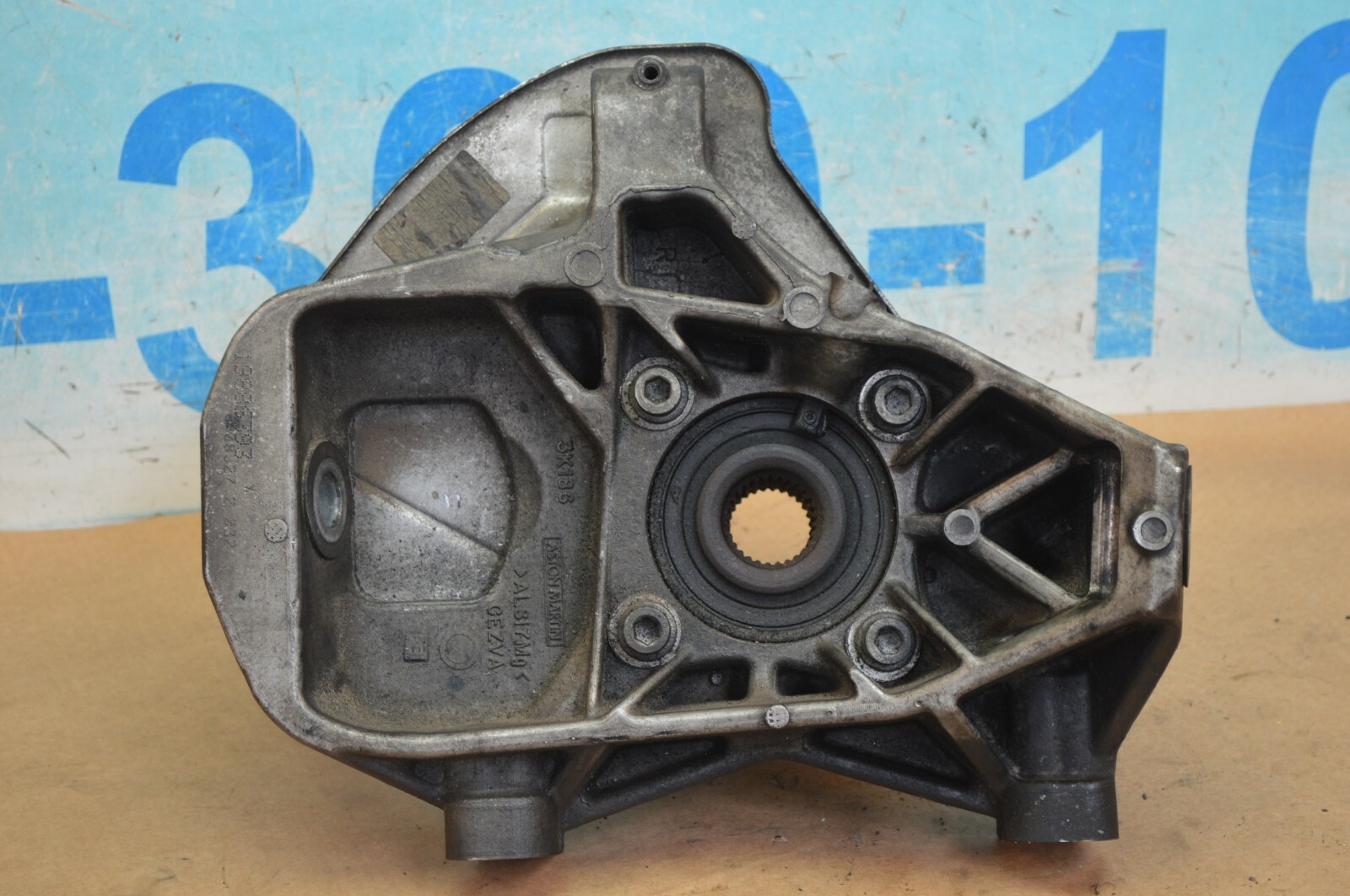 2009 ASTON MARTIN VANTAGE V8 FRONT RIGHT PASSENGER SIDE SPINDLE KNUCKLE HUB