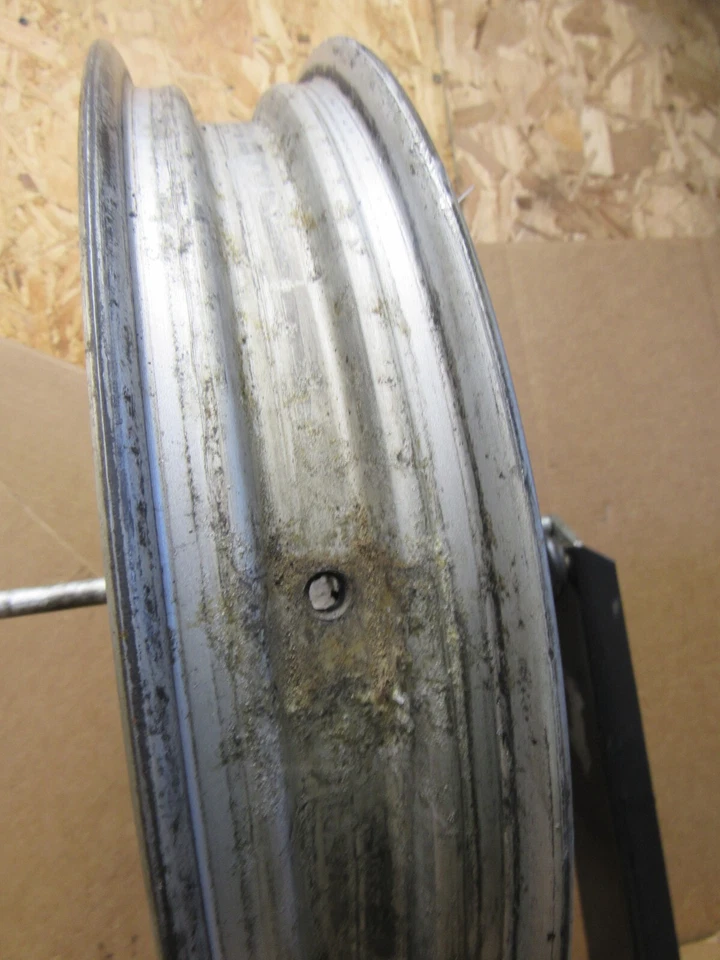 Llanta trasera Moto Guzzi V65 530 1984 GU23630680 Foto 4 de 4