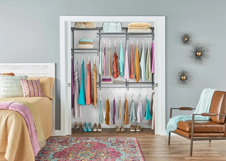 Kit organizador de armario de cromo satinado de 4 pies a 6 pies con estantes y varillas ajustables Foto 2 de 4