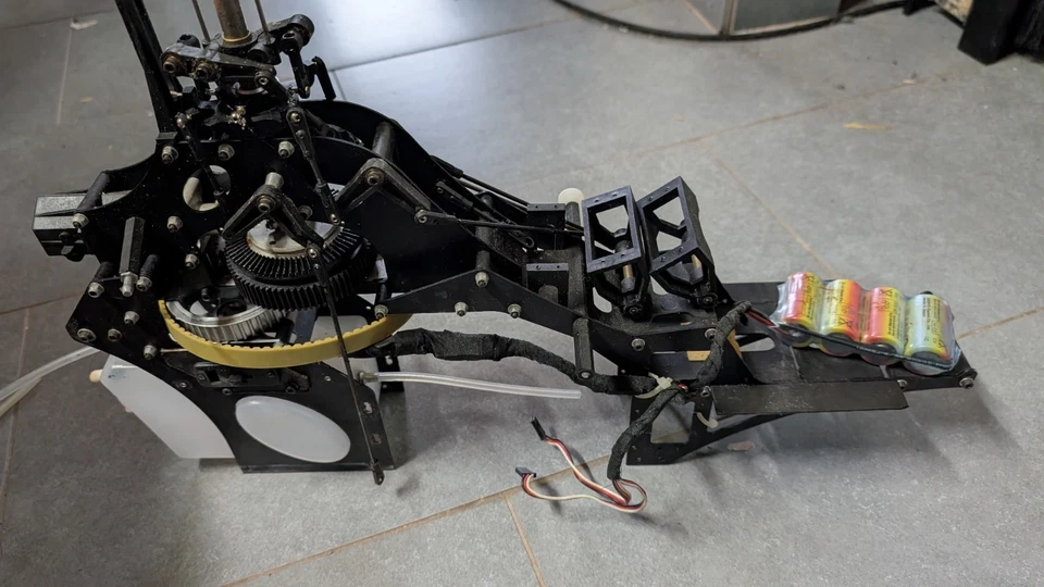 Robbe Futura Nova  Mechanik mit Anbauteilen /  gebraucht / Schmutzig - Bild 4 von 4