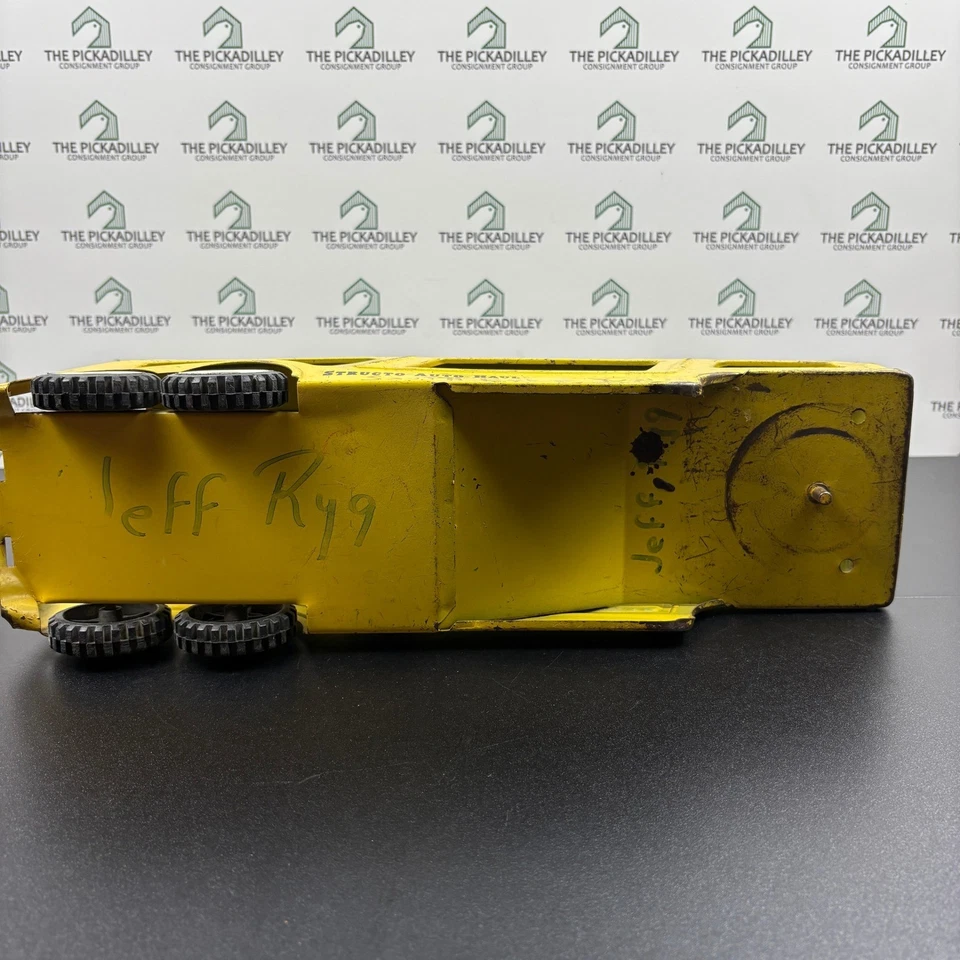 Structo Auto Haul Vintage Toy Car Carrier Truck Pressed Steel Yellow Wheels - Image 4 of 4