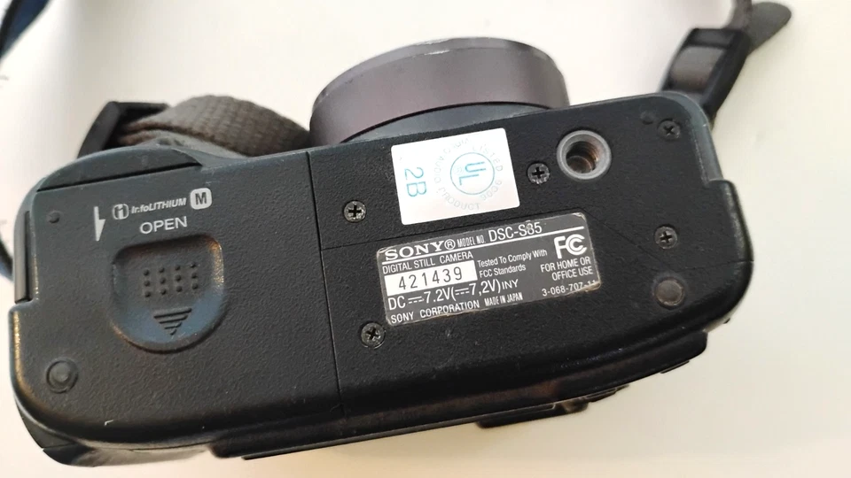 Sony Cyber-shot DSC-S85 4.1MP Digital Camera - Untested - Image 4 of 4