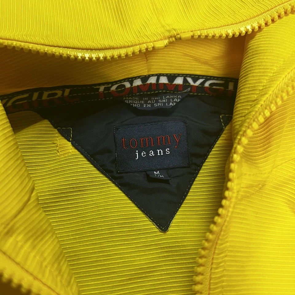 Chaqueta Pullover Rompevientos Amarilla Tommy Hilfiger Tommy Girl Años 90 De Colección Mediana Foto 3 de 4