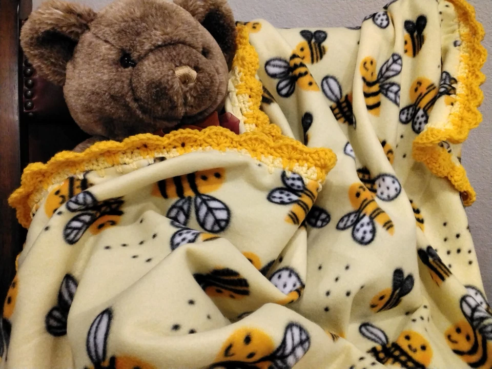 Baby Blanket Crochet Yellow Gold Shell Ruffle Girl Boy - With Honey Bees - Image 4 of 4