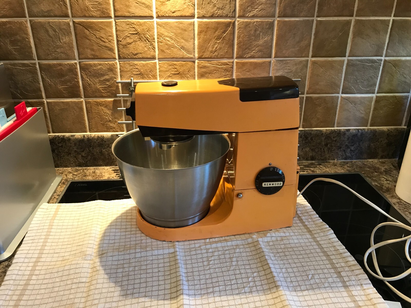 Kenwood chef a901 mixer plus attachments. Good condition, classic food