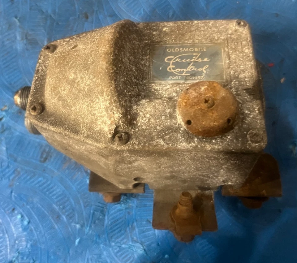1971 1972 Oldsmobile Cutlass Cruise Control Module with Bracket 409597 OEM L4 - Image 2 of 4