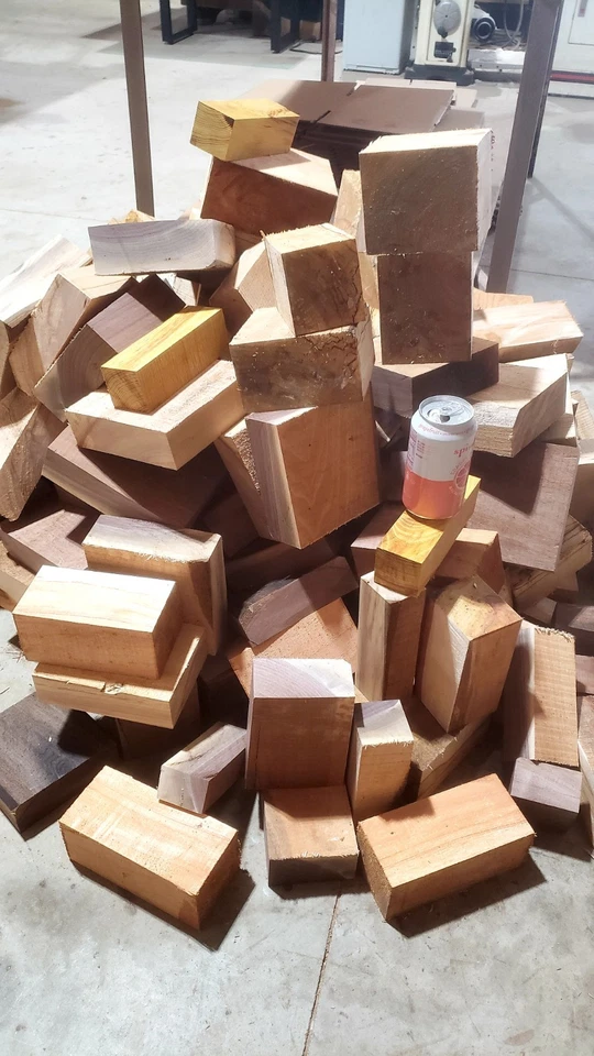 20Lbs /Value Hardwood Scrap Turning Blanks,Black Walnuts, Oak, Ambrosia Maple. - Image 3 of 4