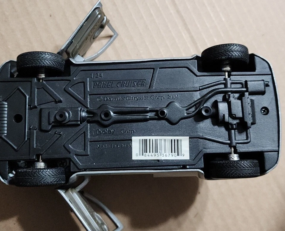 Boley Corp 1:24 Diecast 2001 Daimler PT Cruiser pre owned READ, Canadian Seller - Image 4 of 4