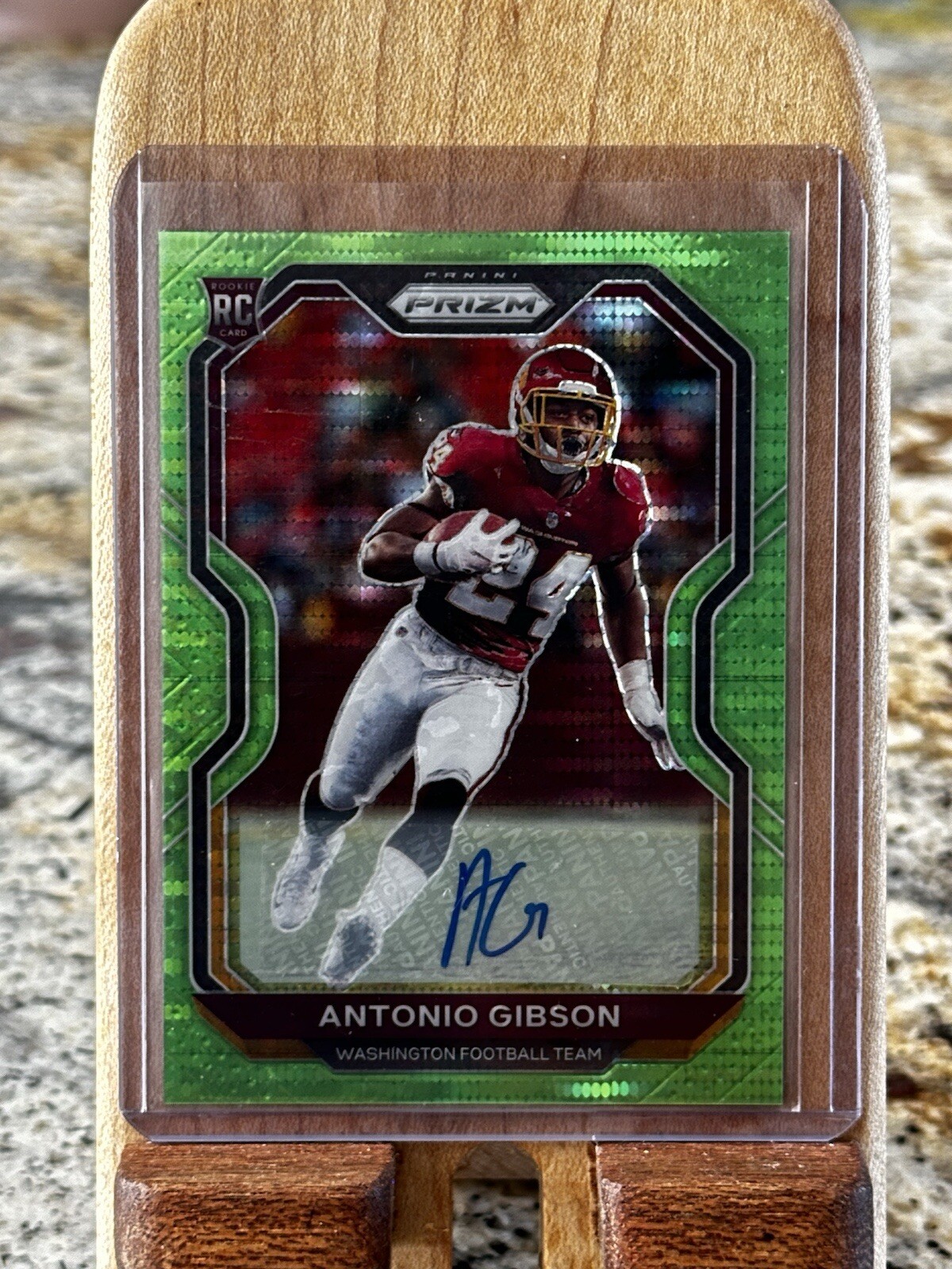 2020 Prizm Neon Green Pulsar Auto Antonio Gibson Rookie Commanders RC #384