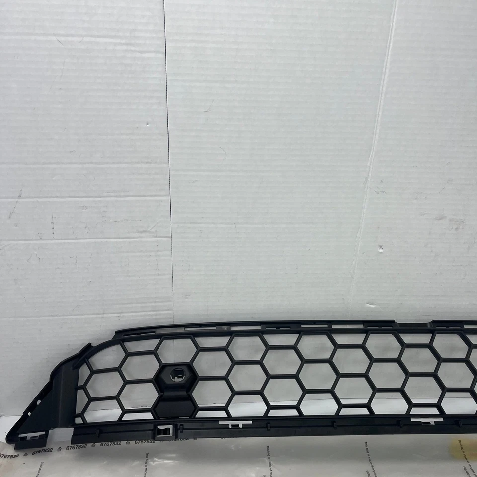 Nuevo parachoques delantero parrilla inferior Volvo S60 V60 2015-2018 31383657 OEM Foto 3 de 4