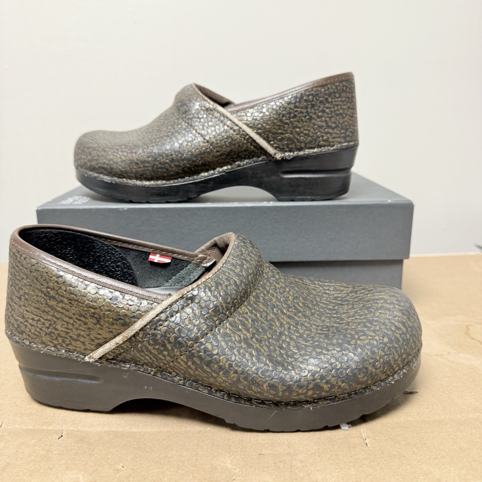 Sanita Women's EU 40 US 9 Danish Professional Clogs Shimmer Brown Pattern