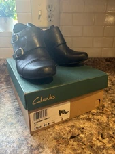 Clarks Sapphire Athena Heeled Black Leather Ankle Bootie Women's Size 8.5