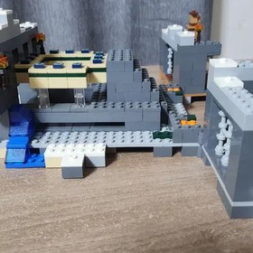 LEGO Minecraft Set 21124 with Part 6071274