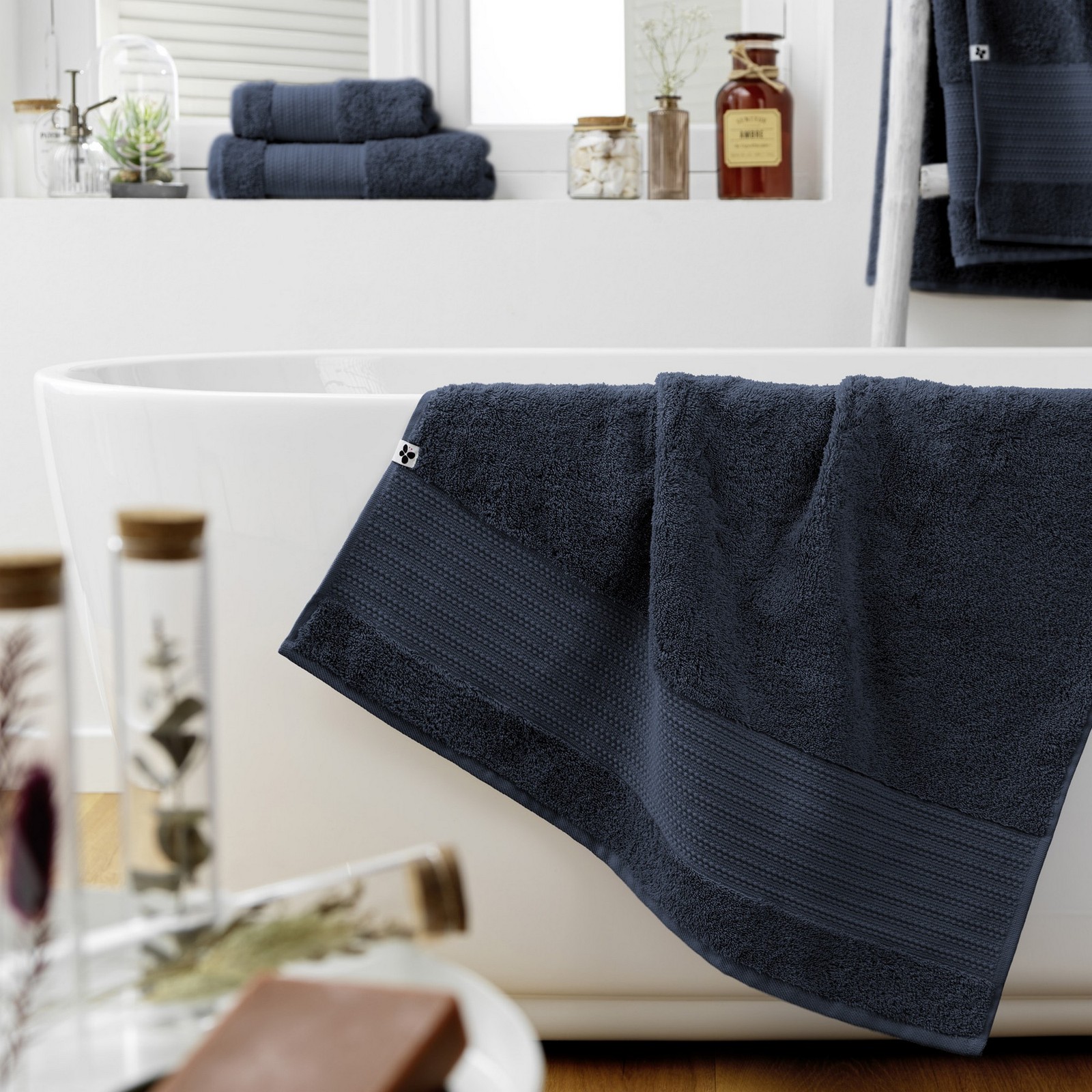 Serviette de douche GARANCE Minuit 70x130 cm idéale pour le sport