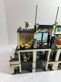 Lego City: Police:  Police Headquarters 7744 (2008) + extra car. Retired.