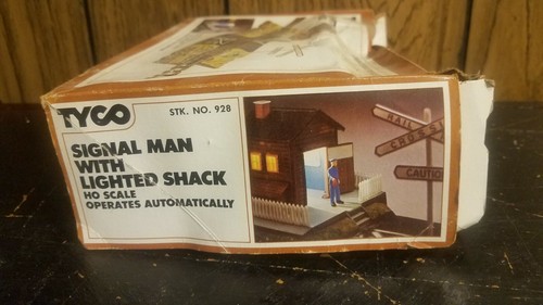 Tyco Signal Man With Lighted Shack HO Scale original box missing 3 pieces - Picture 5 of 10