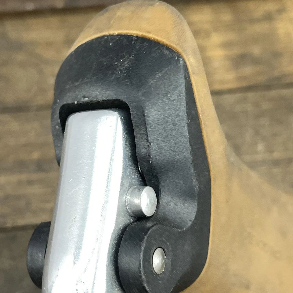 Tektro R200 Right Road Bike Brake Lever Drop Bar Single Silver Gum Hood R39C - Image 4 of 4