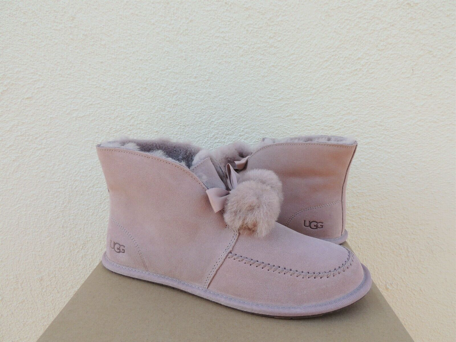 UGG KALLEN DUSK PINK SHEEPWOOL CUFF POM 