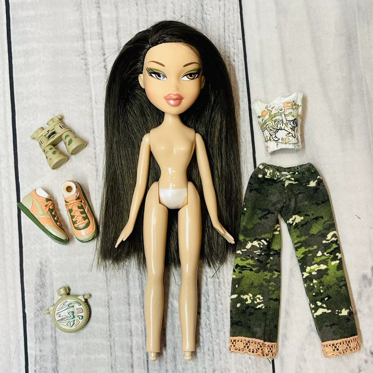 BRATZ Adventure Girlz Jade Doll With Outfit Clothing & Accessories Safari  Camo