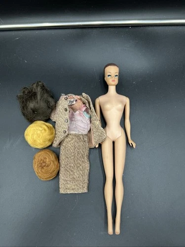 Vintage Fashion Queen Barbie Midge Doll with Clothes and 3 Wigs 1962