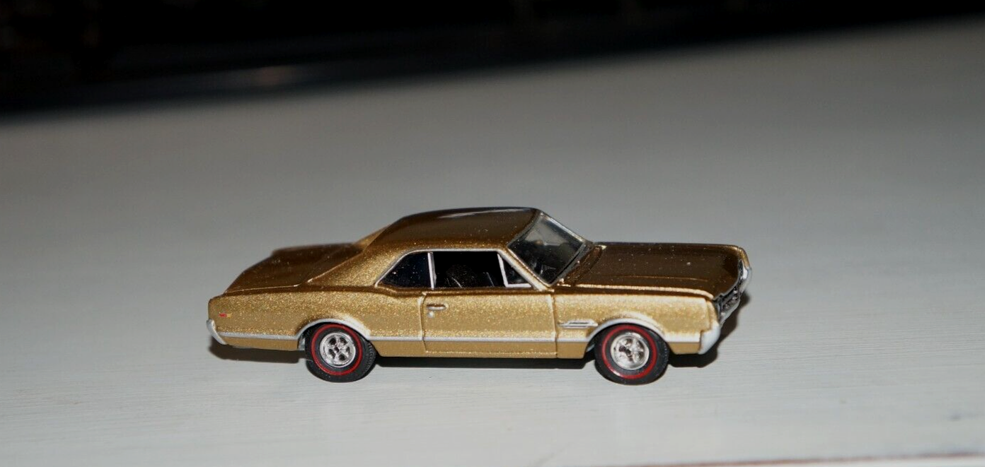 1966 Oldsmobile 442 Gold Limited Edition 1/64 Vintage Muscle Car