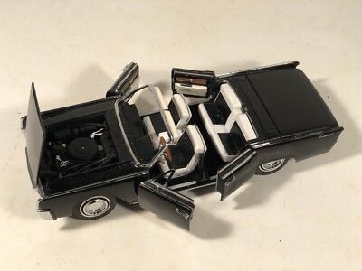 Franklin Mint 61 Lincoln Continental 4 Door Convertible 1:24