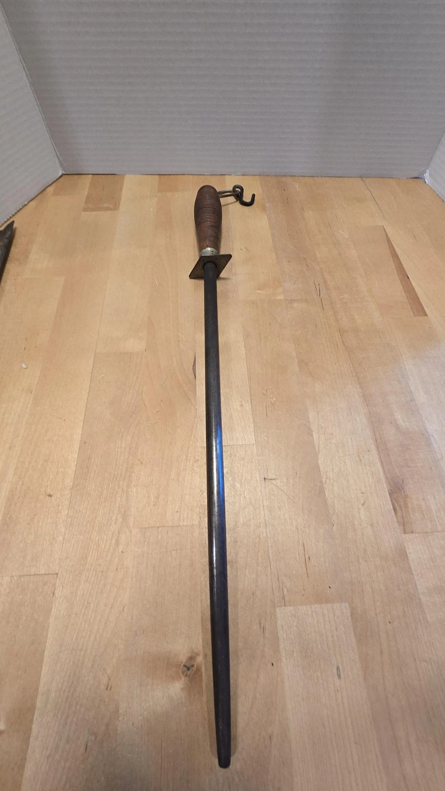 Vintage Russell Green River Works Knife Sharpening Steel Wood Handle Rod Butcher
Opens in a new wind