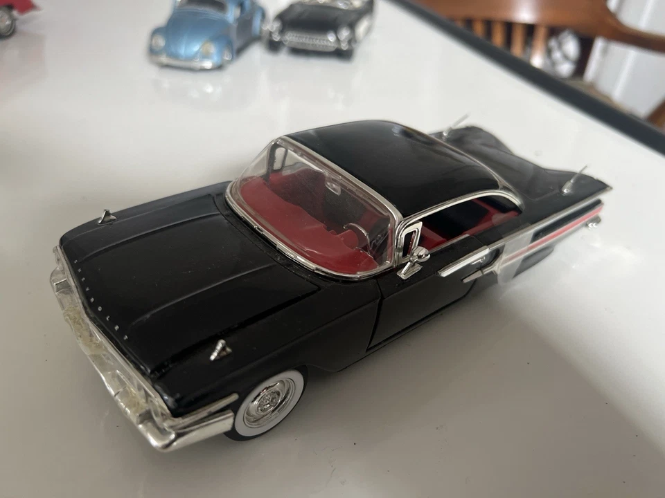 Lote de coches modelo diecast 1:24 de patio chatarra Foto 2 de 4