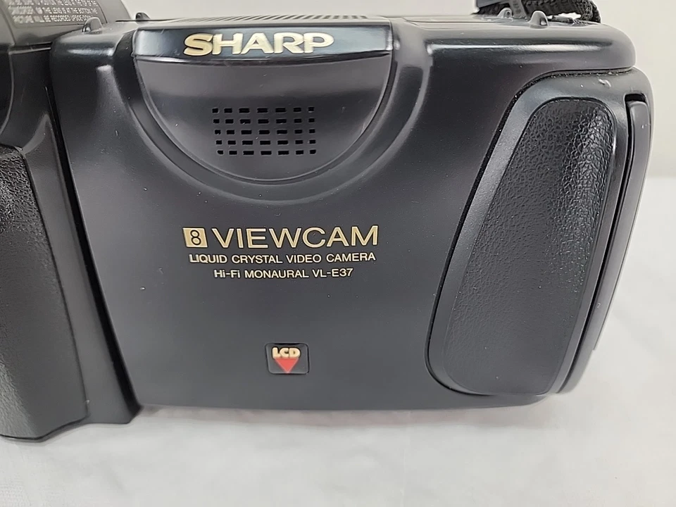Sharp 8 Viewcam Model VL-E37 Camcorder Tested Works Charger,5 Batteries, Bag - Image 3 of 4