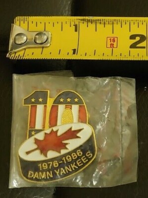 NEW Vintage Buffalo NY Damn Yankees 1976-1986 Rare Pin Back Pinback Enamel WNY