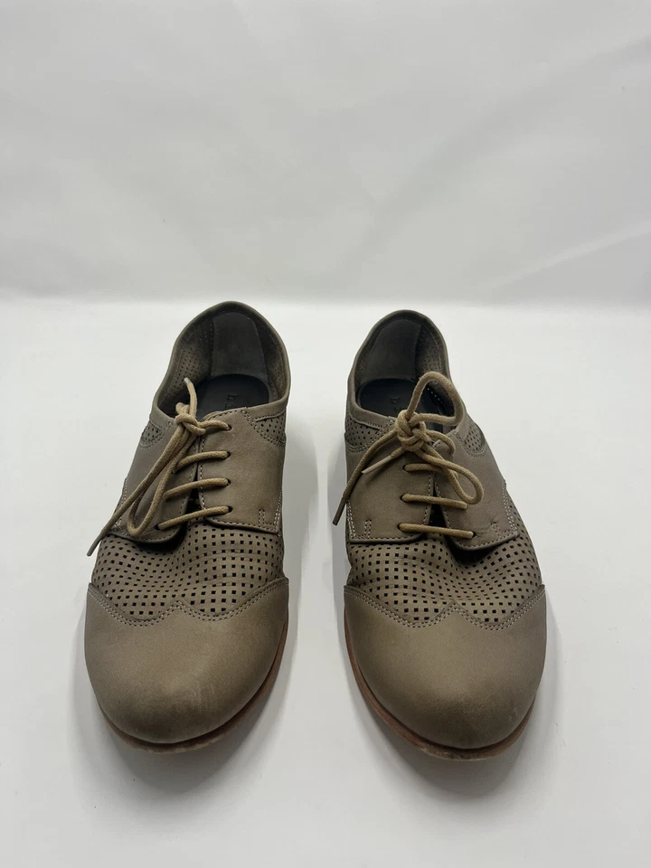 Zapatos Oxford de cuero beige con bisagra para mujer talla 9,5 M Foto 2 de 4