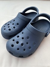 Crocs Classic Unisex Kids Casual Clog, Size 4 - Dark Blue with Jibbits